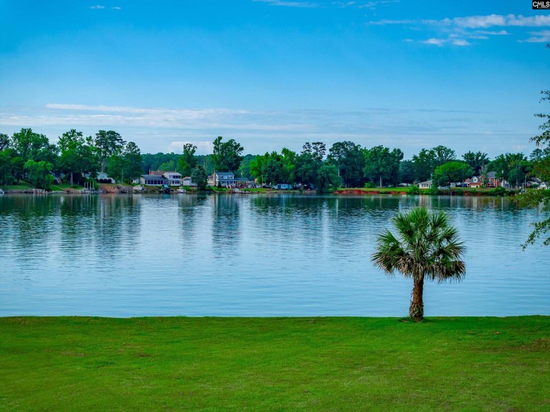 Property image 2 of 10 Newberry Drive in Newberry Shores, Prosperity, SC 29127