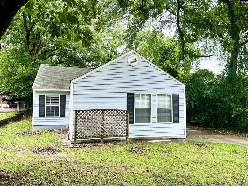 Property image 2 of 3425 Manor Avenue in Rosewood, Columbia, SC 29205