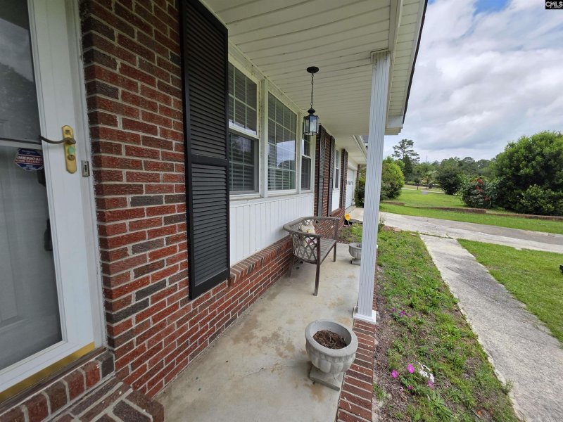 Property image 2 of 804 Dogwood Street in Edenwood, Cayce, SC 29033