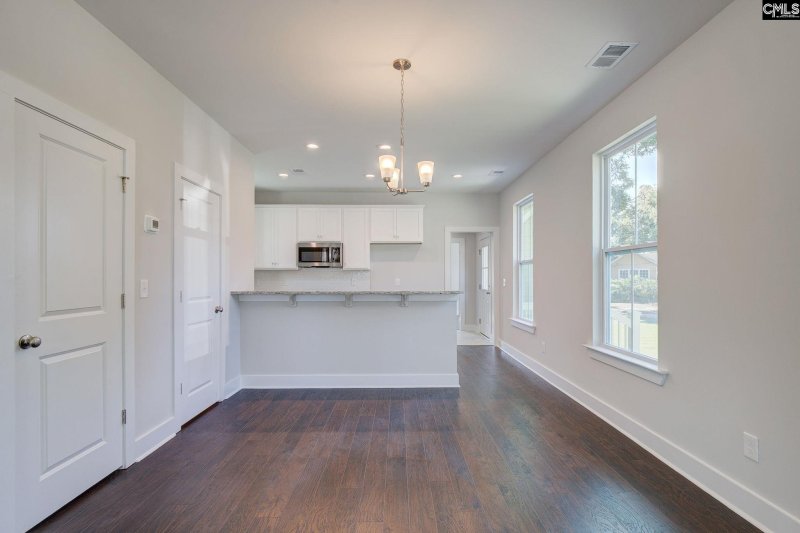 Property image 5 of 802 Lexington Avenue in The Avenues, Cayce, SC 29033