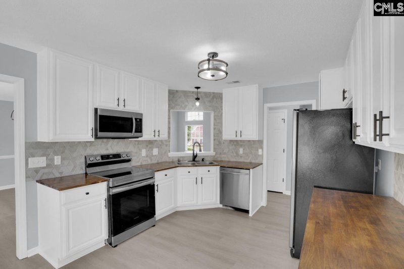 Property image 5 of 127 Waterville Drive in Highlands, Columbia, SC 29229