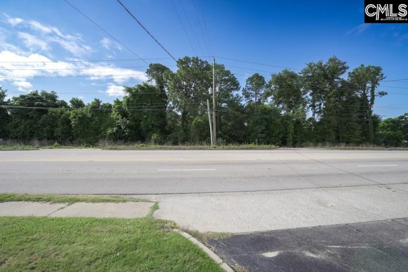Property image 3 of 6230 Two Notch Road in Heyward Heights, Columbia, SC 29223