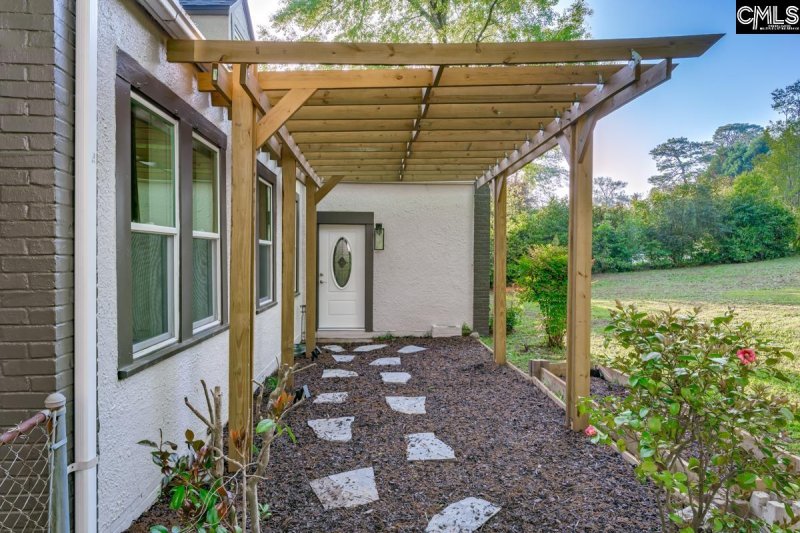 Property image 2 of 2903 Trenholm Road in Melrose Heights, Columbia, SC 29204-3329