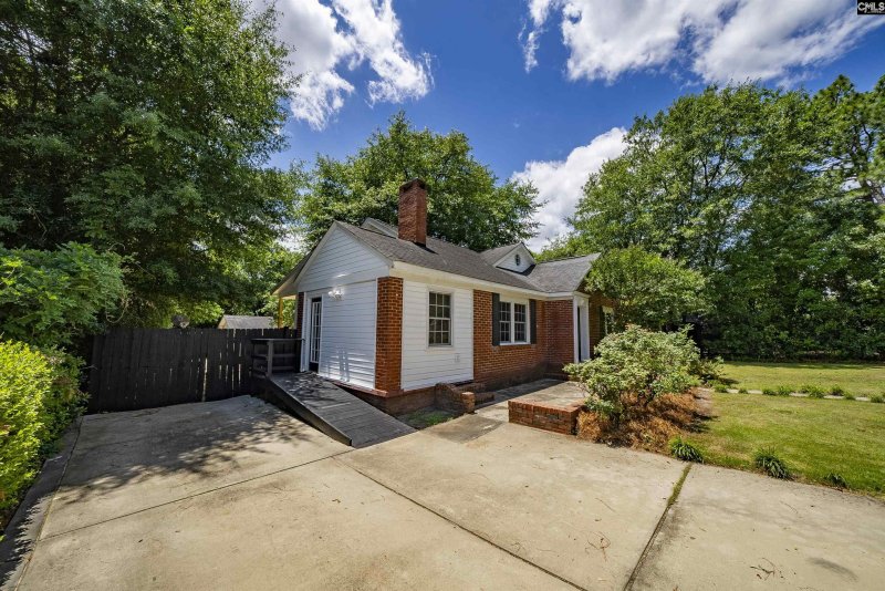 Property image 2 of 1005 D Avenue in The Avenues, West Columbia, SC 29169