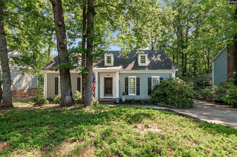 Williamsburg West, Columbia Community