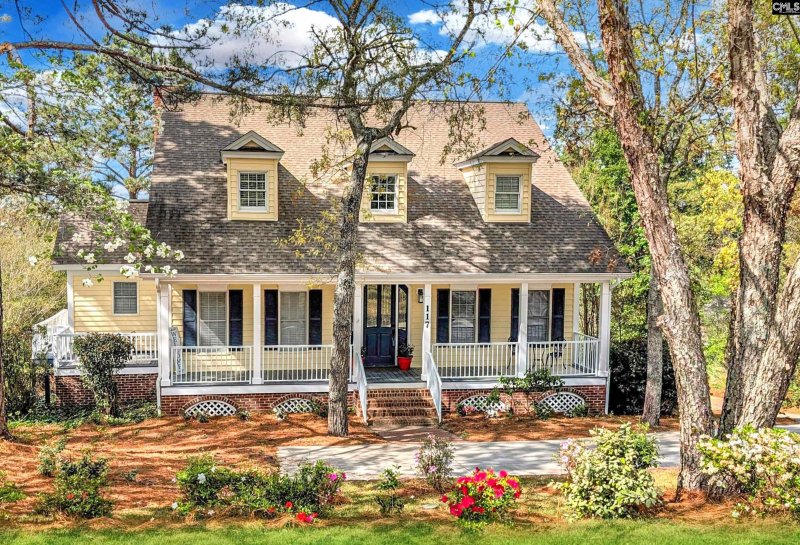 Woodlake, Columbia Community