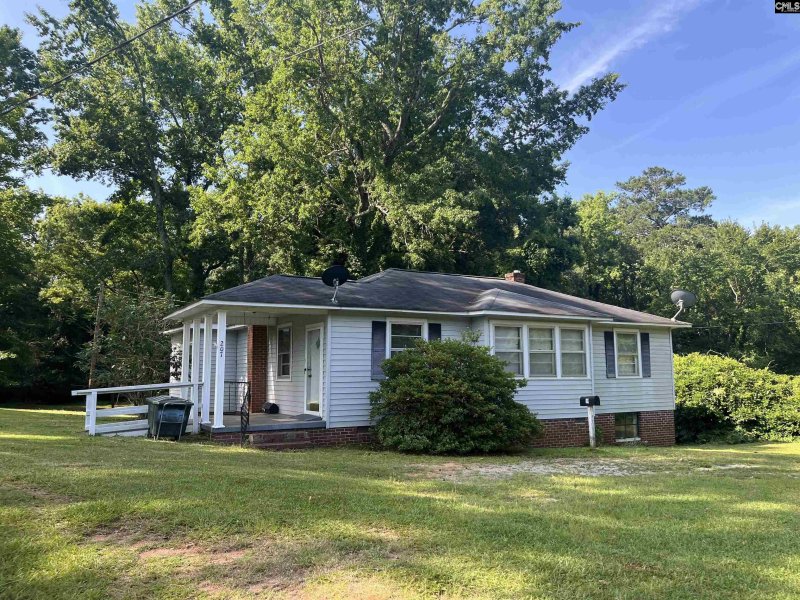 Property image 3 of 207 Forest Hills Drive in Forest Hills, Winnsboro, SC 29180
