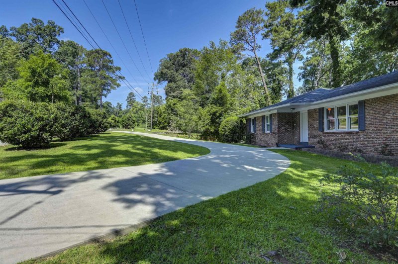 Property image 4 of 3311 Overcreek Road in Forest Lake Estates, Columbia, SC 29206