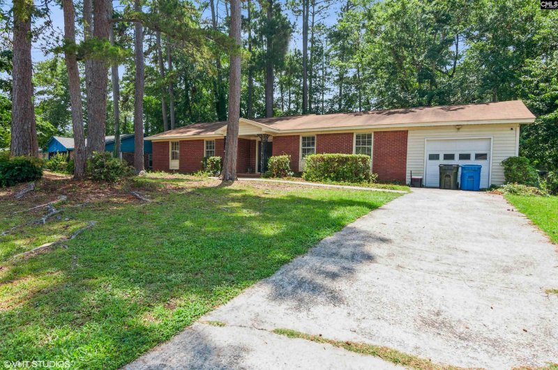 Property image 2 of 913 Natchez Trail in Saluda River Estates, West Columbia, SC 29169