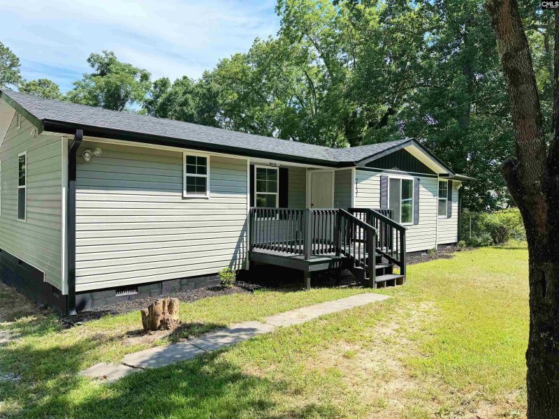 Property image 2 of 7137 Frost Avenue in Denny Terrace, Columbia, SC 29203