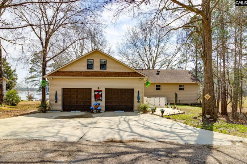 Property image 5 of 1034 Rebecca Drive in Caughman Acres, Leesville, SC 29070