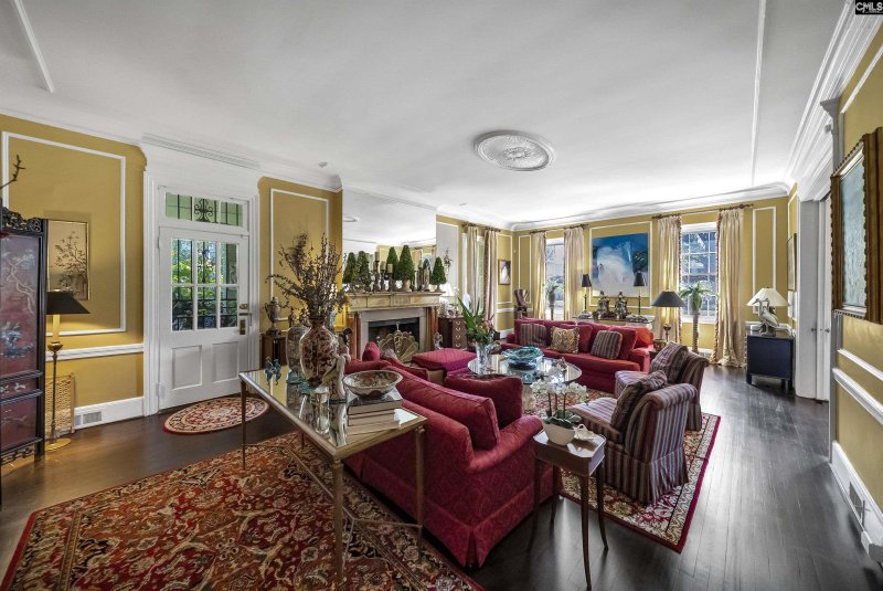 Property image 4 of 121 Saluda Avenue in Wales Garden, Columbia, SC 29205-3028