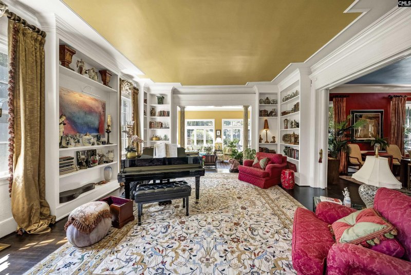 Property image 5 of 121 Saluda Avenue in Wales Garden, Columbia, SC 29205-3028