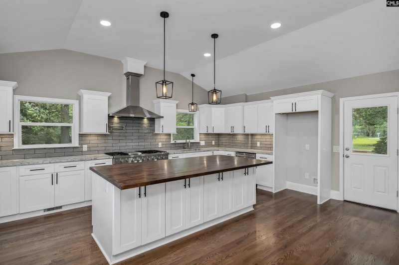 Property image 5 of 4664 Sylvan Drive in Satchelford, Columbia, SC 29206-1140