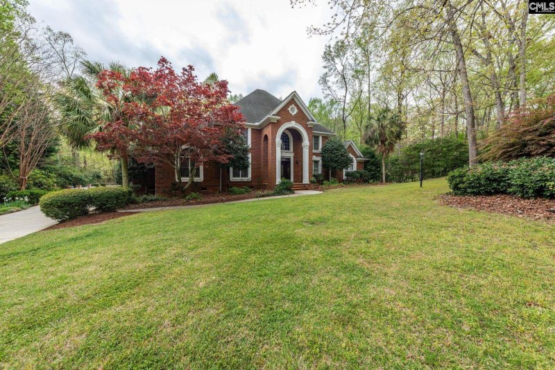 Belle Chase, Lexington Community