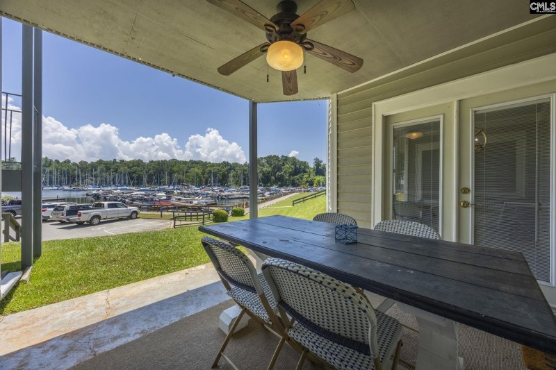 Yacht Cove, Columbia Community