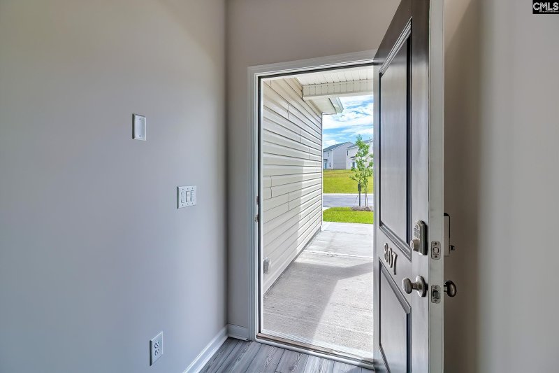 Property image 5 of 807 Daniel Lake Court in Emanuel Creek, West Columbia, SC 29170