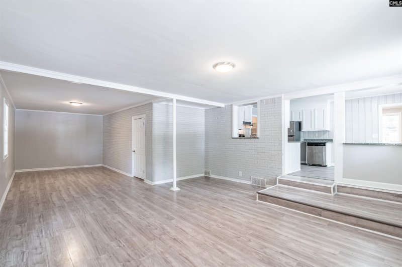 Property image 5 of 911 Airport Boulevard in Rosewood, Columbia, SC 29205