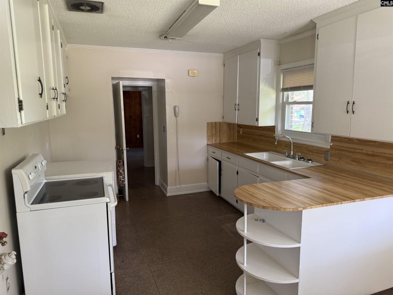 Property image 4 of 1234 Michaelmas Avenue in The Avenues, Cayce, SC 29033-0000