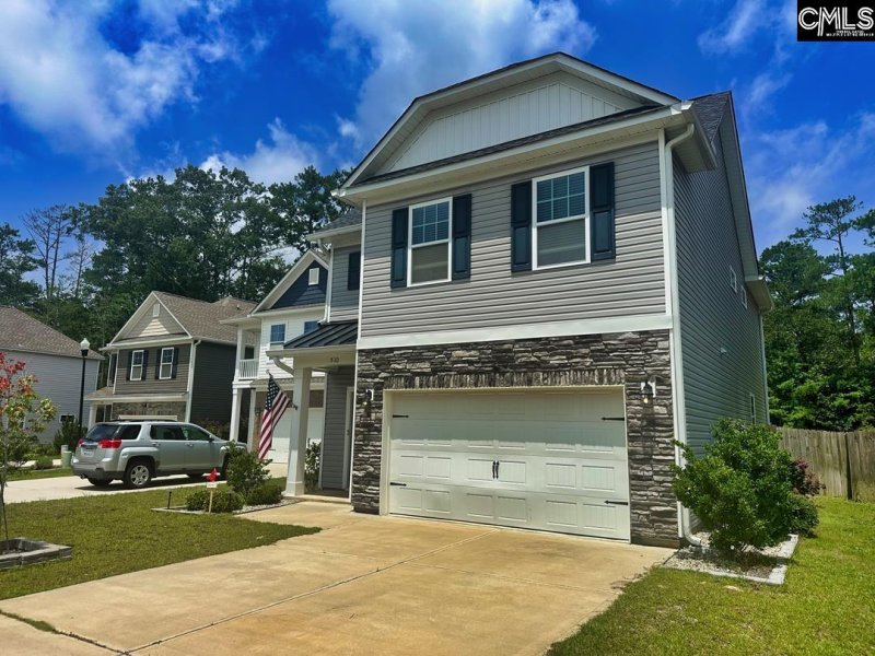 Maple Way, Lexington Community