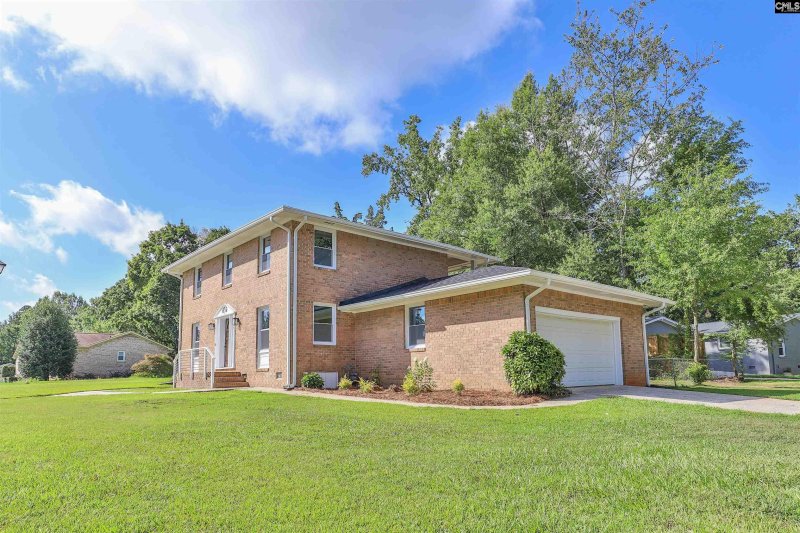 Property image 3 of 300 Kirkstone Road in Old Friarsgate, Irmo, SC 29063