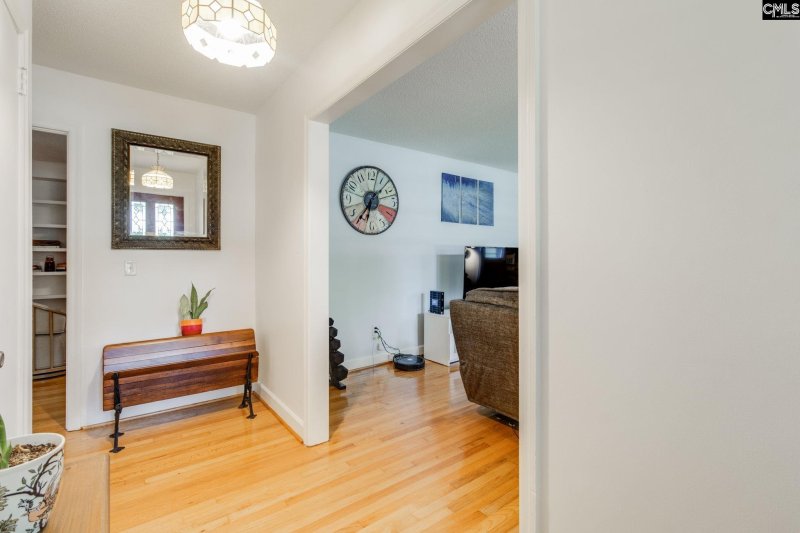 Property image 4 of 911 Fairwood Drive in Pinewood Park, Columbia, SC 29209