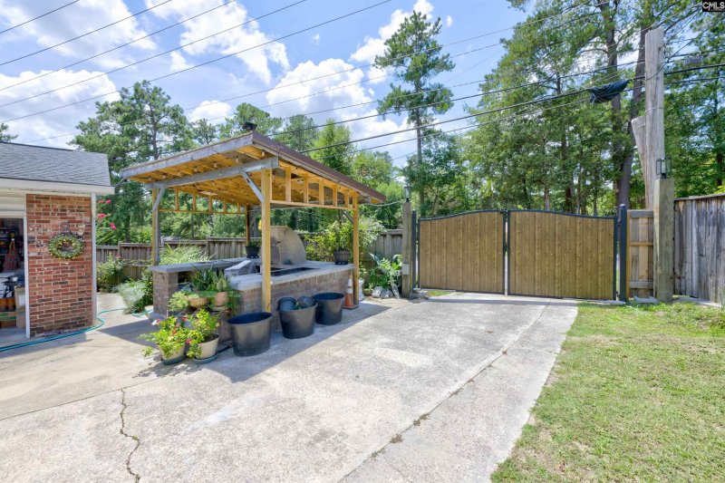 Property image 5 of 2101 Woodfield Drive in Woodfield Park, Columbia, SC 29223