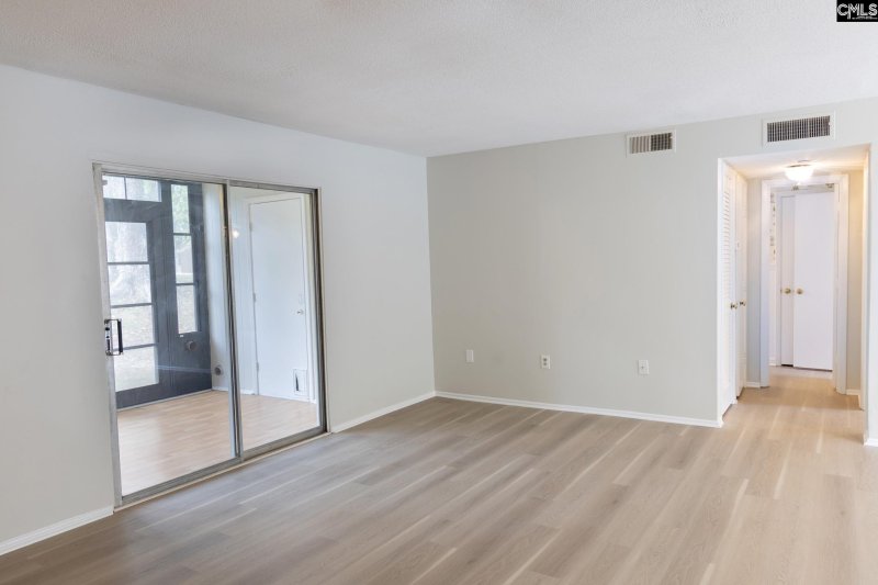 Property image 2 of 1100 Skyland L5 in Riverhill Condos, Columbia, SC 29210