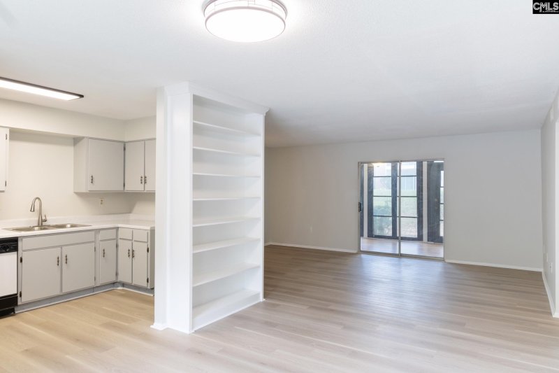Property image 3 of 1100 Skyland L5 in Riverhill Condos, Columbia, SC 29210