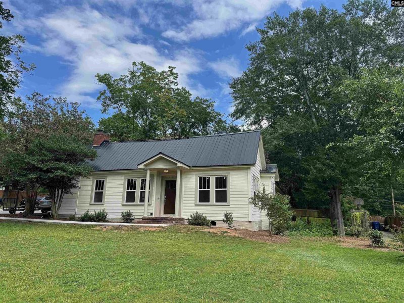 Keenan Terrace, Columbia Community