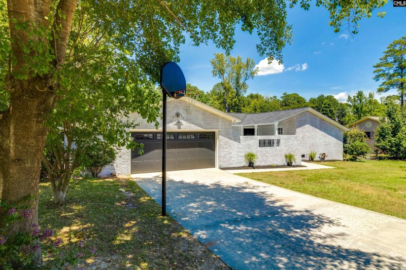 Property image 3 of 2905 Saint Ives Road in Briarwood, Columbia, SC 29223