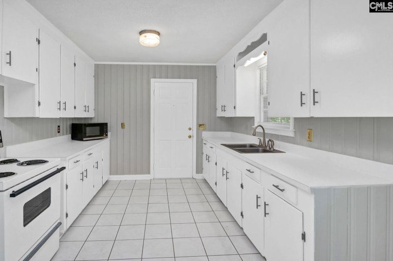 Property image 3 of 3500 Beverly Drive in Heyward Heights, Columbia, SC 29204