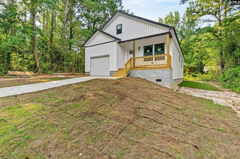Property image 2 of 1121 Chartel Circle in Pine Forest, Columbia, SC 29203