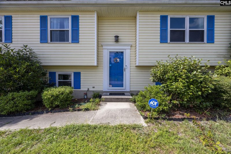 Property image 2 of 305 Bridleridge Road in Bridleridge, Lexington, SC 29073