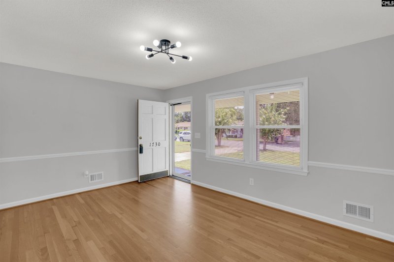 Property image 3 of 1730 Wadsworth Drive in Glenwood, Cayce, SC 29033