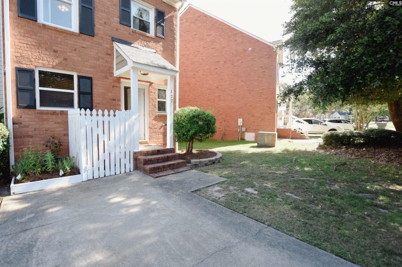 Property image 2 of 127 Village Walk in Village Pond, Columbia, SC 29209