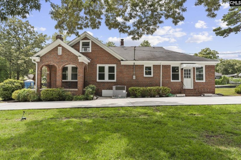 Property image 4 of 606 C Avenue in The Avenues, West Columbia, SC 29169