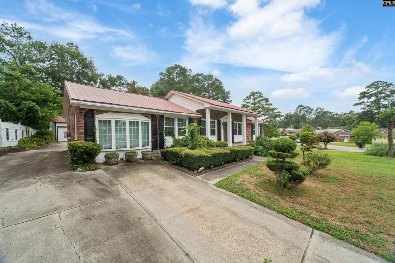 Property image 3 of 900 Danbury Drive in North 21 Terrace, Columbia, SC 29203