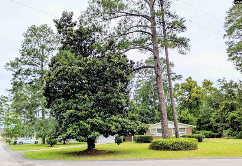 Property image 3 of 7611 Edgewater Drive in Springwood Lakes, Columbia, SC 29223