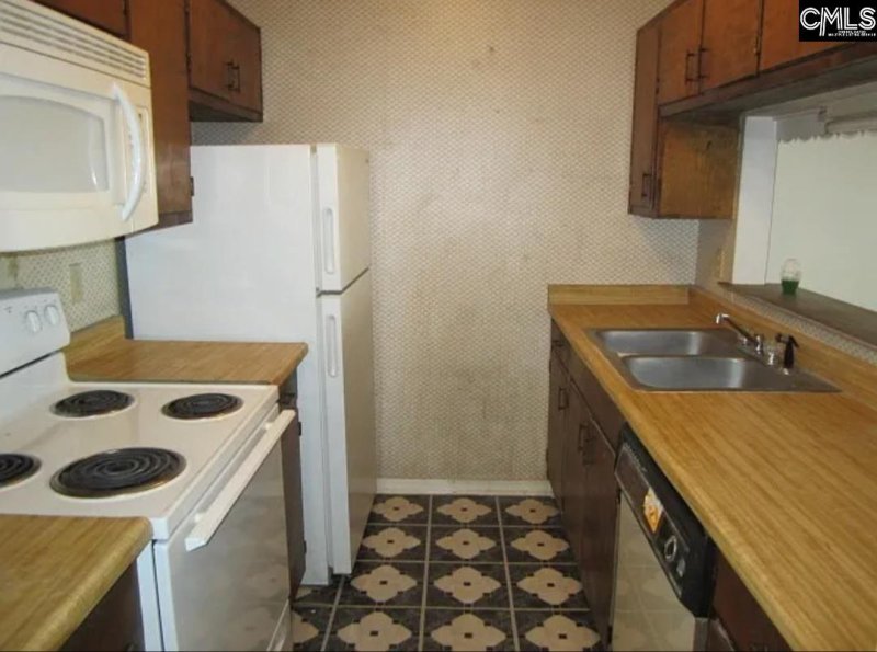 Property image 4 of 131 Leila Lane in Springwood Lakes, Columbia, SC 29223