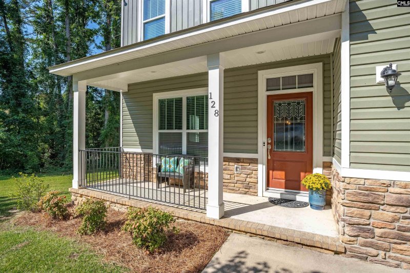 Property image 2 of 128 Jamestowne Court in Hollingsworth Estates, Lexington, SC 29072