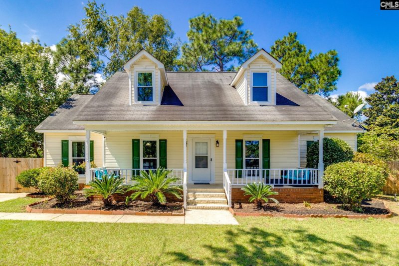 Hamlet West, Lexington Community