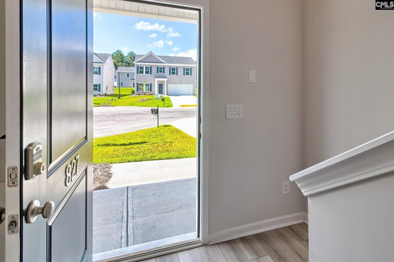 Property image 4 of 827 Daniel Lake Court in Emanuel Creek, West Columbia, SC 29170