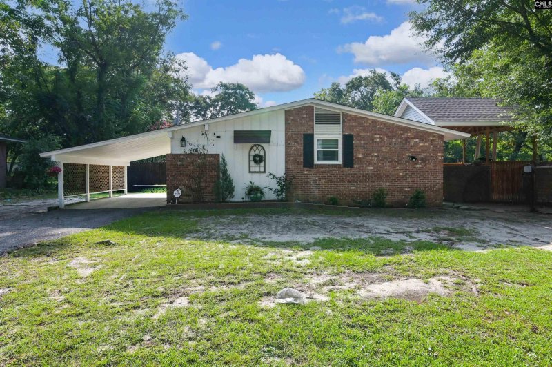 Woodfield, Columbia Community