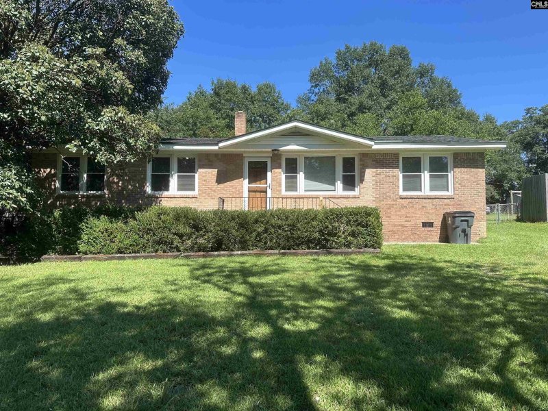 Westside Terrace, Lexington Community