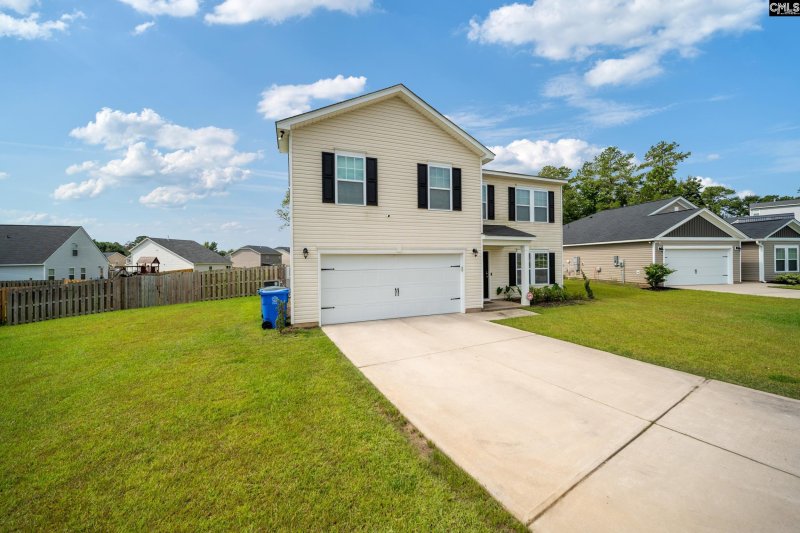 Property image 2 of 336 Crooked Pine Court in Honeytree Glenn, Hopkins, SC 29061