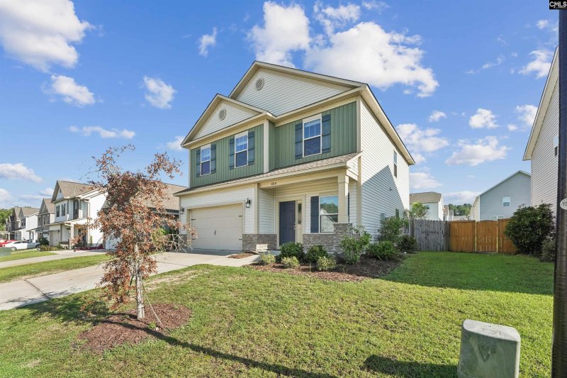 Property image 2 of 808 Red Solstice Court in Autumn Woods West, Lexington, SC 29073