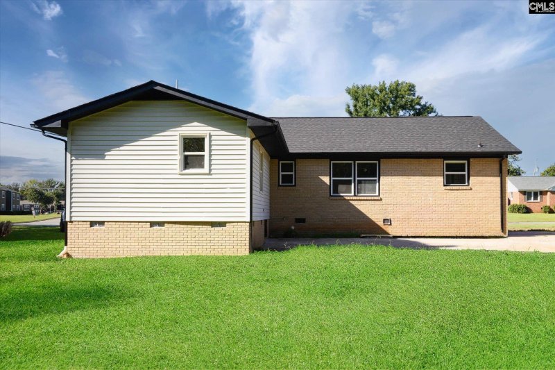 Property image 3 of 1062 Glenarden Drive in Southland Park, Rock Hill, SC 29730