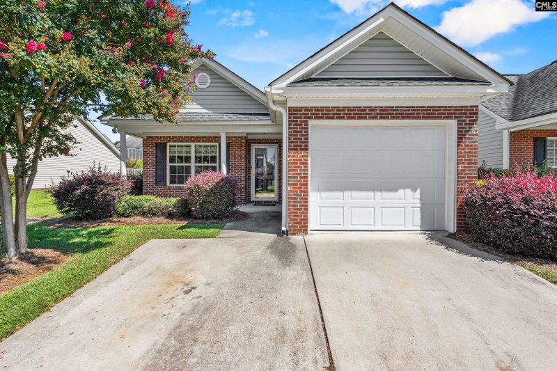 Courtside Commons, Lexington Community