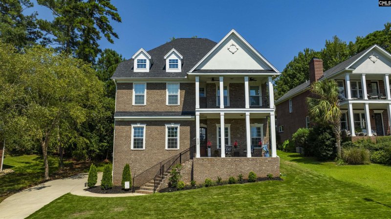 Bay Pointe, Chapin Community